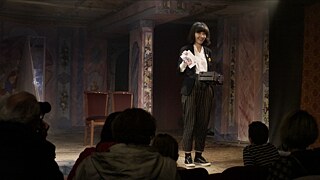 Rita Caterpillar bei der Premiere der ersten Kindervorstellung in Paris