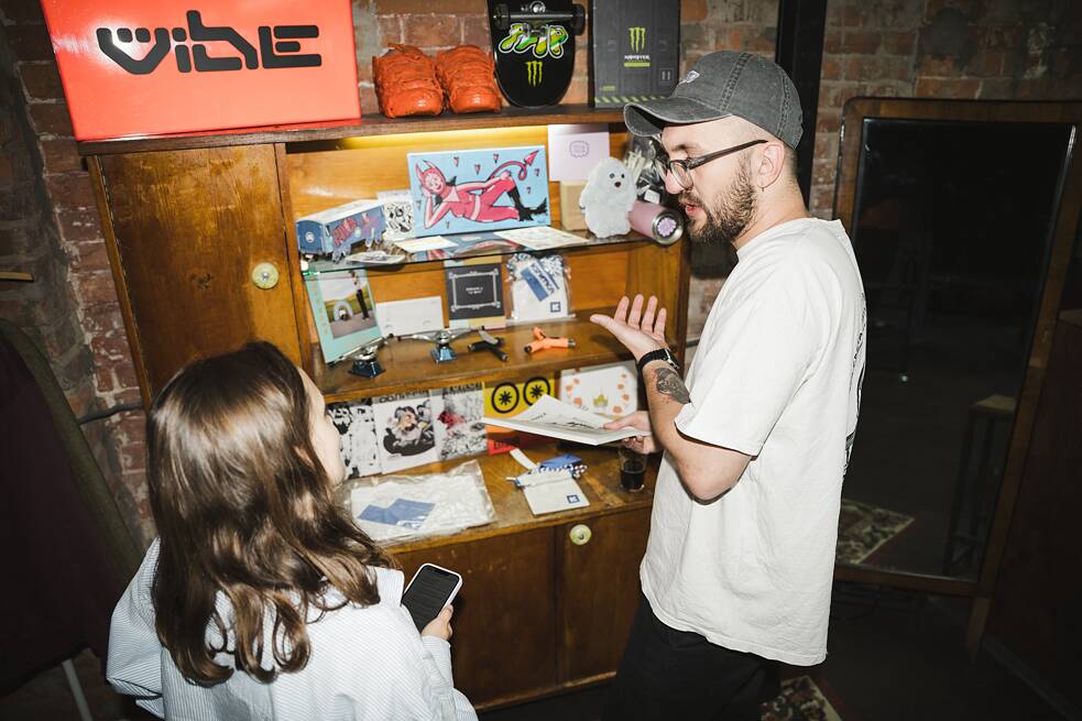 Павло розповідає про шафу-крамничку