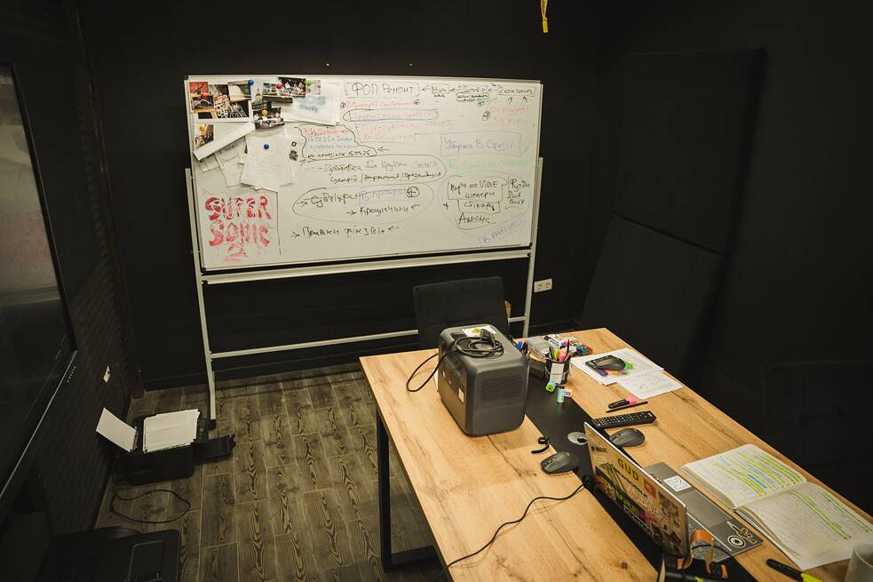 Кабінет, де працює Павло