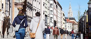 Straßenszene in einer Stadt