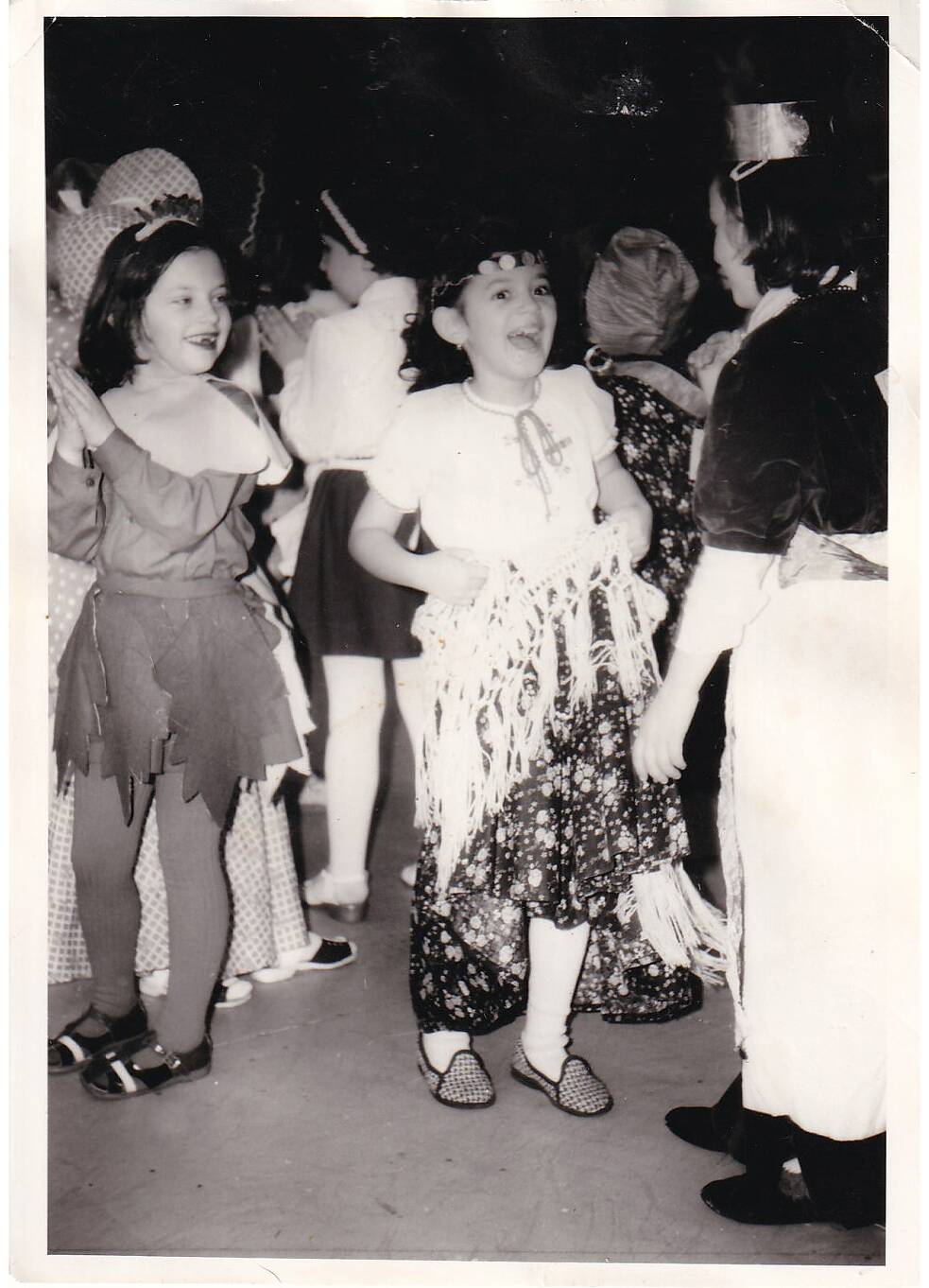 Babka s dedom boli pravdepodobne veľmi nápadití. Mame urobili na karneval kostým „cigánky“ a ona si to očividne dokázala užiť.