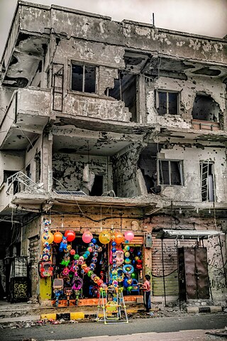 Taiz – Yemen; 90 Kilometers Between Struggle and Hope: Unter dem Schutt wird Hoffnung neugeboren