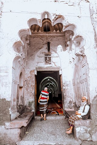 Taiz – Yemen; 90 Kilometers Between Struggle and Hope: Seele, Spiritualität und der Duft der Geschichte