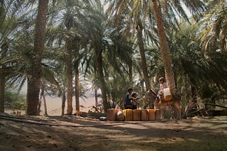 الساحل الغربي - اليمن; حياة على الساحل: أولاد يجلبون مياه الشرب من البئر