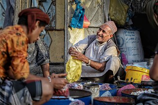 Taiz – Yemen; 90 Kilometers Between Struggle and Hope: Arbeit kennt kein Alter, wenn sie von Hoffnung geleitet wird