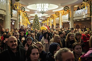 Einwohner*innen von Charkiw feiern den Jahreswechsel 2023-24 in einer U-Bahn-Station.