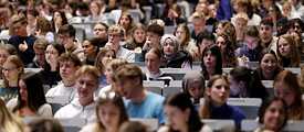 Studierende am Tag der Erstsemesterbegrüßung in der Universität zu Köln