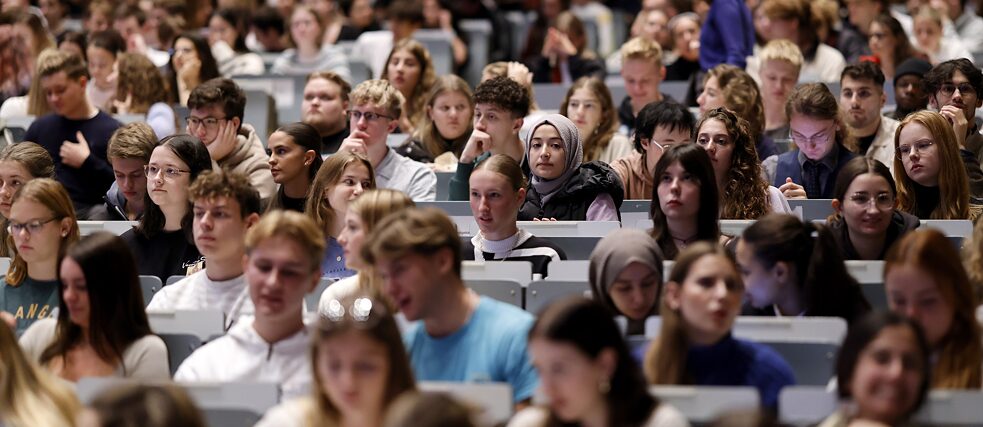 Students on the first day of orientation at the University of Cologne