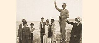 Von links: Ilse Dernburg, Elisabeth Mann, Michael Mann, Golo Mann, Katia Mann, Monika Mann, Thomas Mann, unbekannte Dame.