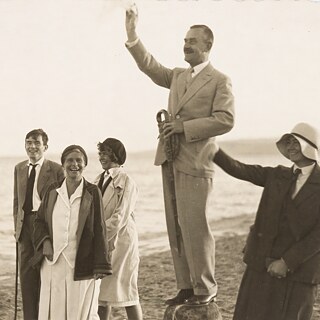 Von links: Golo Mann, Katia Mann, Monika Mann, Thomas Mann, unbekannte Dame.