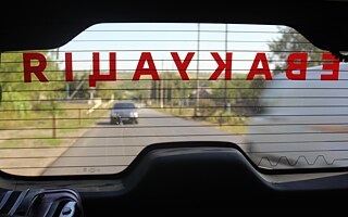 Evakuační cesta v Doněcké oblasti v září 2025 – pohled ze zadního okna