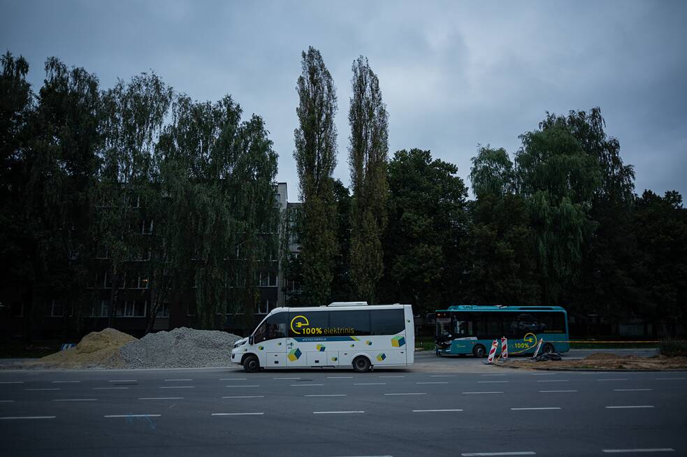 V roku 2016 mesto Tauragė ako prvé v Litve zakúpilo elektrické vozidlá pre verejnú dopravu. V regióne je štyridsaťšesť nabíjacích staníc. Do roku 2030 plánujú zvýšiť ich počet na stošesťdesiat.