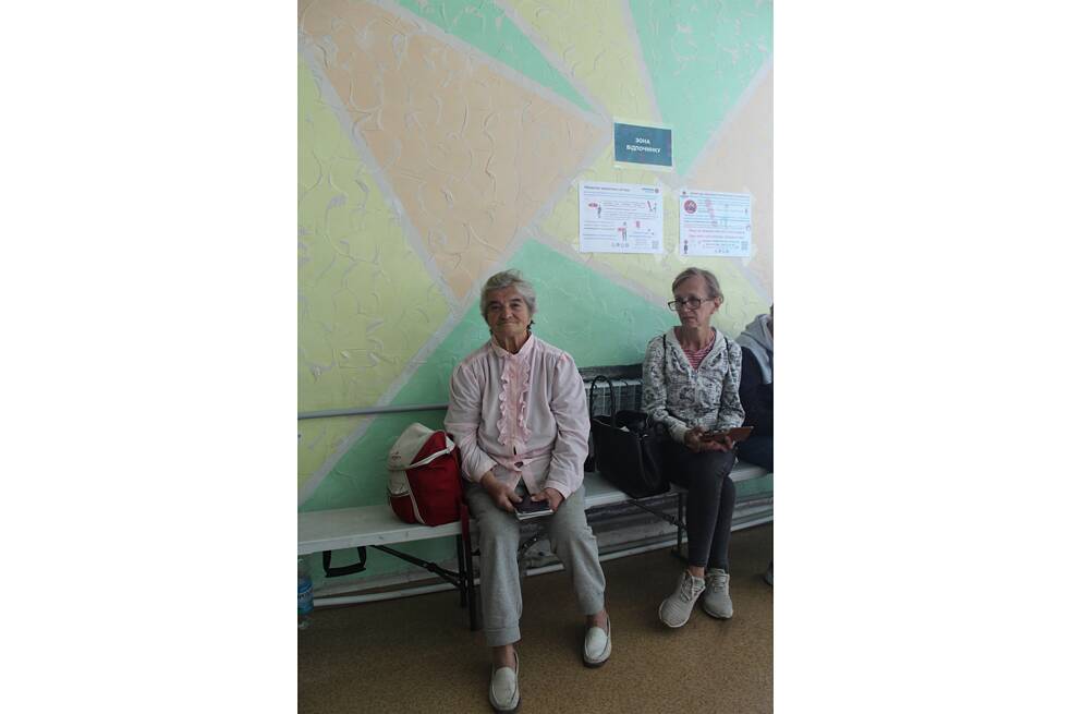 Adelia Rostenko čeká na registraci jako uprchlice v tranzitním centru v Pavlohradě.