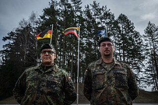 Umístění vojáků je součástí německého závazku vůči kolektivní obraně NATO. Litva, země položená mezi Běloruskem a ruskou oblastí Kaliningradu, je považována za klíčové území pro bezpečnostní spolupráci v regionu.