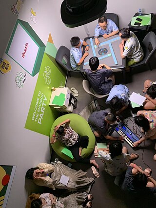 Bathhouse retreat for informal conversations 