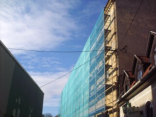 Фасад колишньої поліклініки, вид з тильного боку