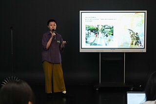 Pecha Kucha: Qing Wan of Qiantai_osf presenting the collective’s work 