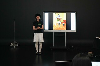 Pecha Kucha: Miaozi of Shanzhai MFA presenting her artwork 