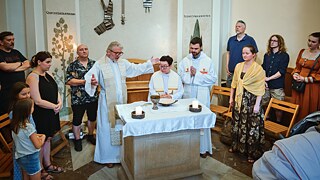 Nikto by nemal zostať na okraji. Jedna z pražských starokatolíckych komunít slávi nedeľnú bohoslužbu v rotunde sv. Máří Magdalény pri Čechovom moste.