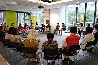 Discussion during the workshop led by Inter-Asia Woodcut Mapping 