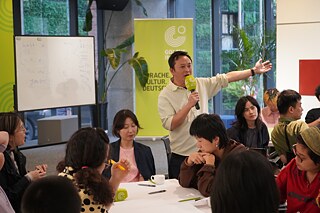 Jianhua Liang of Qiantai_osf giving a workshop on “How to Say No: Work Ethics in Multi-Stakeholder Collaboration” 