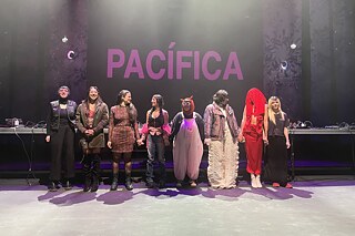 Die acht Teilnehmerinnen der Residenz beim Abschlusspräsentation des Projekts im CNA.