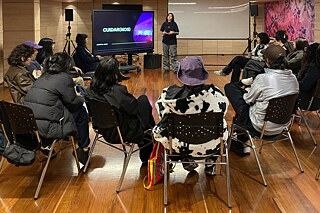 Luisa Uribe leitet den Workshop über Safe Spaces in der Clubkultur im CNA.