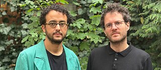 Retrato do coletivo PO:ERA, com os artistas Lucas Lacerda e Daniel Weyand