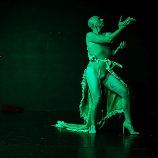 Performance Olympia Bukkakis