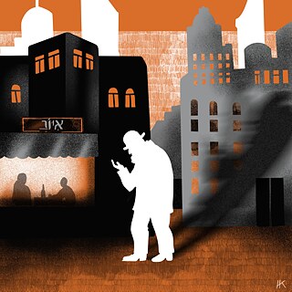 Фігура чоловіка в капелючі на фоні міста. Відчуття відчудженності 