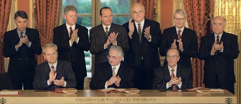 Signing the Dayton Agreement