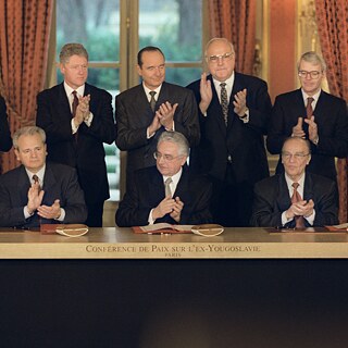 Signing the Dayton Agreement_qd