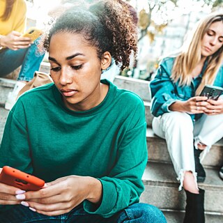 Desinformation, soziale Medien und kritisches Denken