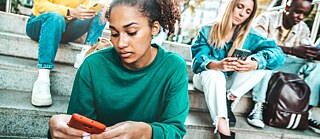 Desinformation, soziale Medien und kritisches Denken