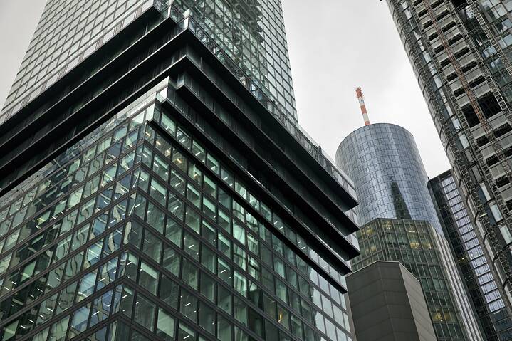 The Omnitower in Frankfurt am Main's banking district, view of the so-called hip swing