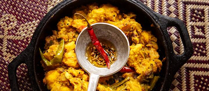 Luchi and fried aubergine — Durga Puja staples