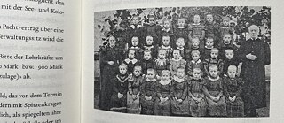 Klasssenfoto aus dem besprochenen Buch