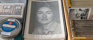 Das Bild zeigt Archiv-Objekte wie Fotos und Filme