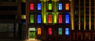 Goethe-Institut Brüssel Fachada colorida e iluminada à noite