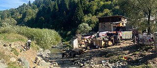 Za potokom. Topografia vylúčenia rómskej komunity v Kolačkove