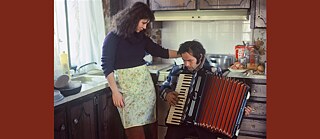 Bruno S. (Stroszek) und Eva Mattes (Eva) in einer Szene des Films "Stroszek" von Werner Herzog