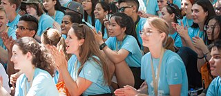 Teilnehmer*innen der Internationalen Deutscholympiade. In den Sozialen Medien kann die IDO unter #DABEISEIN! erreicht werden.