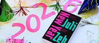 Juli Zeh's New Year book on decorated table