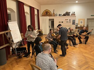 Die Musiker der Gruppe Brayaudes beim Proben