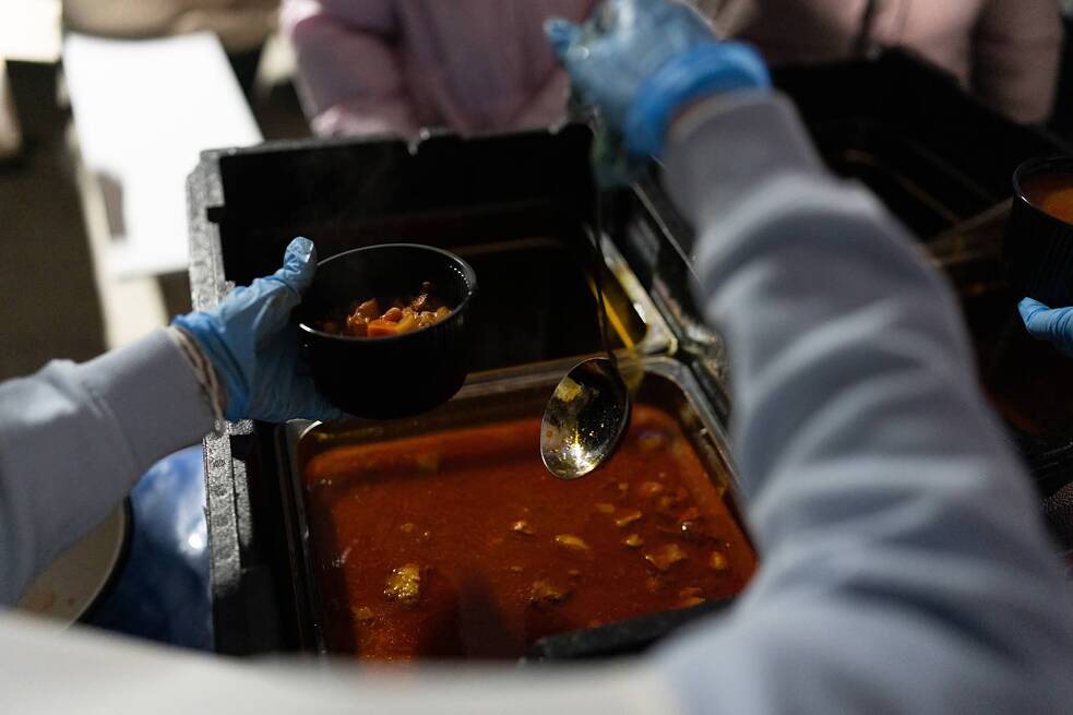 Pro mnoho Kyjivanů jsou ohřívárny snad jediným místem, kde se mohou najíst teplého jídla.