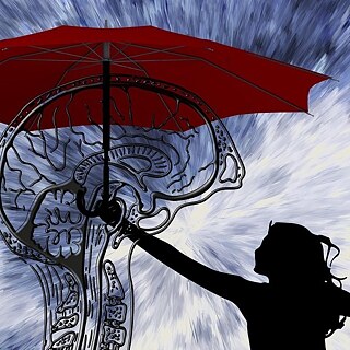 Man sieht die Silhouette einer Frau mit wehenden langen Haaren, die einen roten Regenschirm über die Skizze eines Schädels hält.