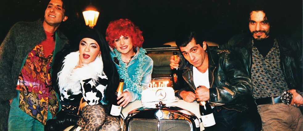 Mesut Özdemir, Gandi Mukli und Erdal Yıldız (Mitte) in „Lola und Bilidikid”. Regie: Kutluğ Ataman
