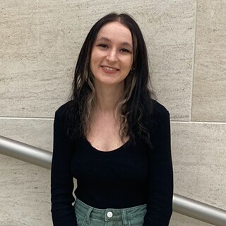 Porträtbild von Antonia Rittgeroth, die 2026 einen Aufenthalt in Fabrikken for Kunst og Design als Curator in Residence verbringt.