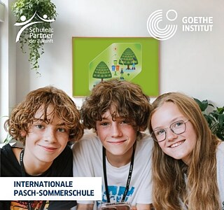 Kinder neahmen an einer Sommerschule teil 