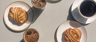 Kaffeepause mit Zimtschnecken.